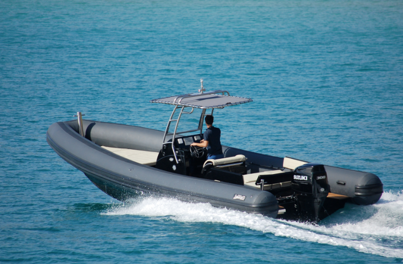 Gommone di Alessandra con patente nautica a Marina Piccola